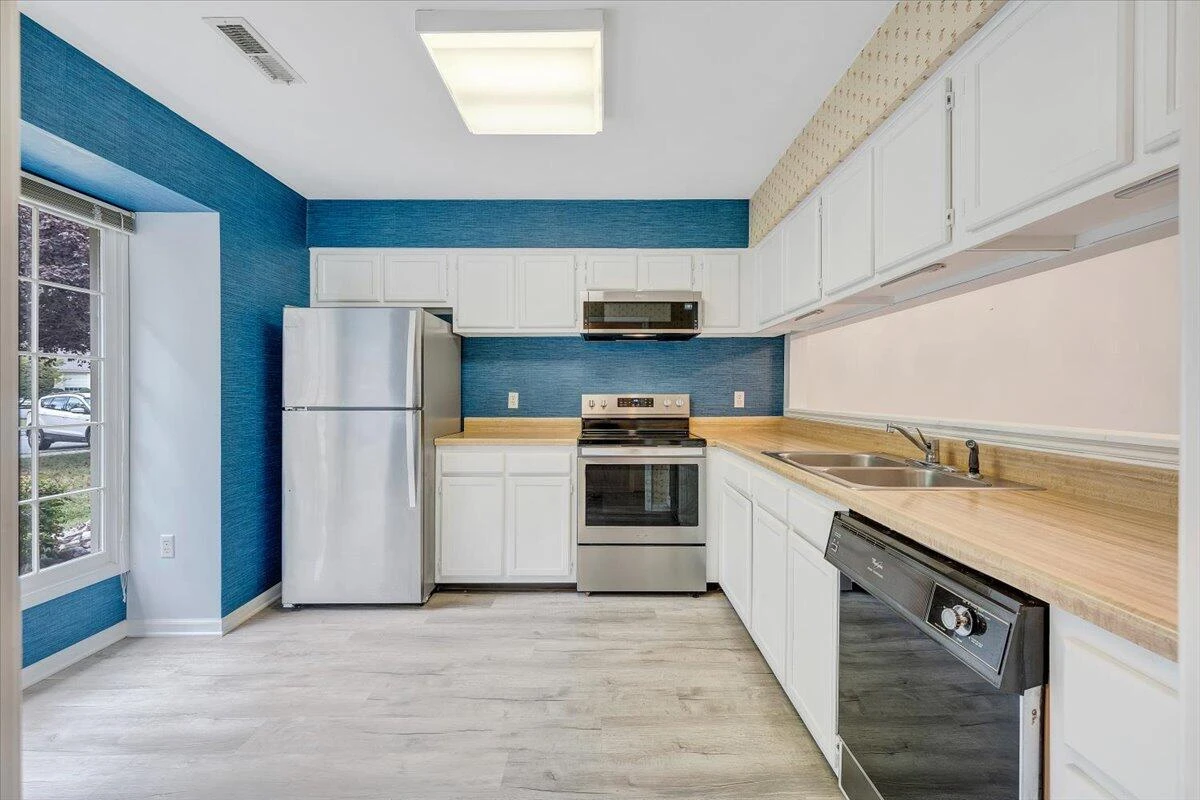 855 Stonegate CT - Photo 6