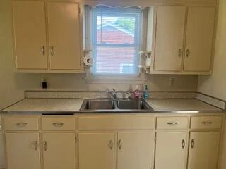 208 Wentworth AVE NE - Photo 10