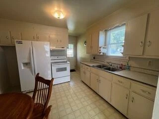 208 Wentworth AVE NE - Photo 11