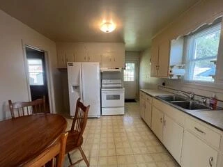 208 Wentworth AVE NE - Photo 7