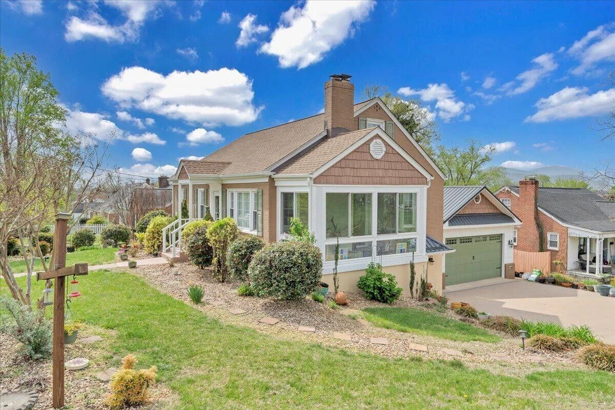 721 Mount Vernon AVE - Photo 2