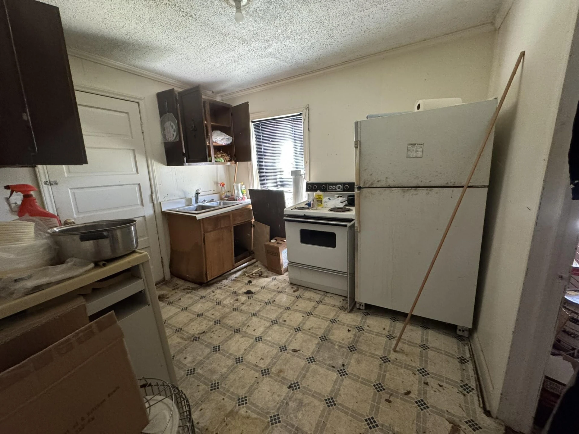 623 Kingston RD - Photo 17