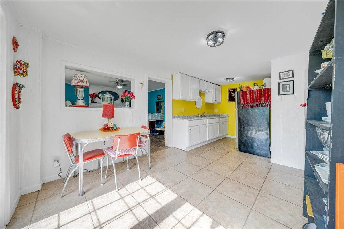2410 Overlook RD NE - Photo 15