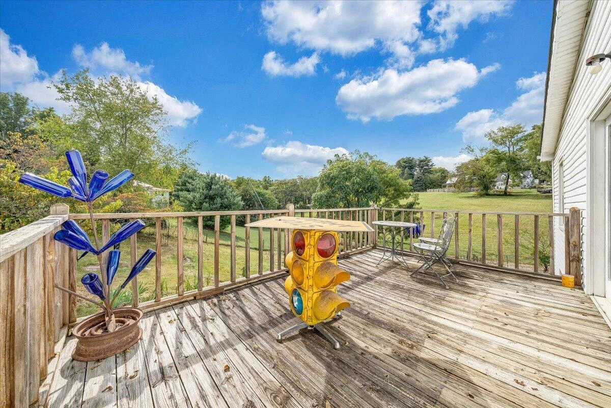 2410 Overlook RD NE - Photo 19