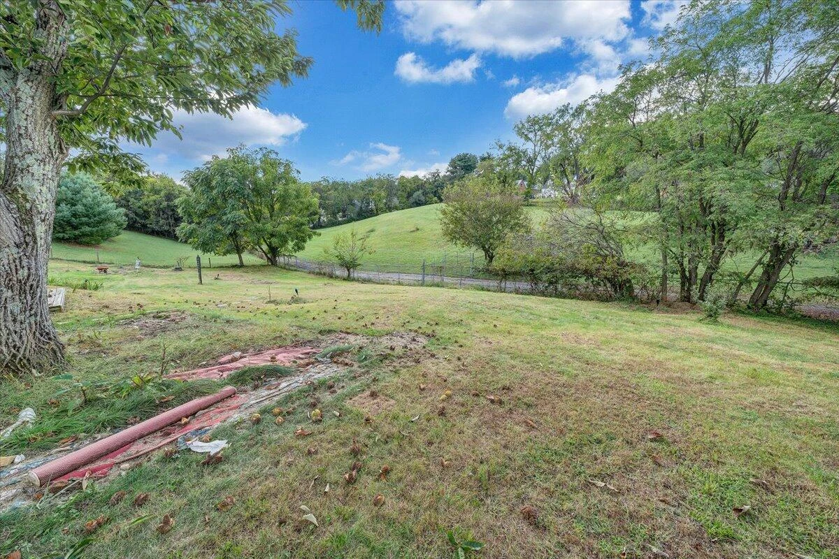 2410 Overlook RD NE - Photo 20