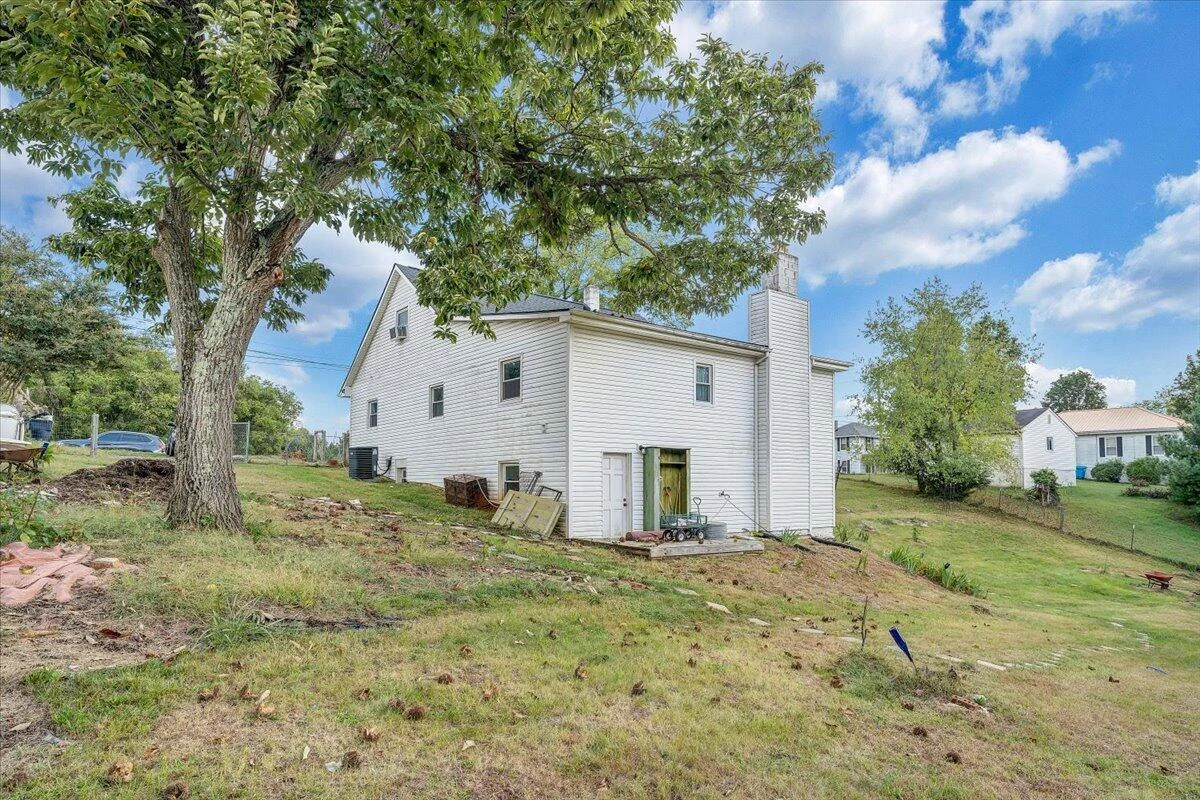 2410 Overlook RD NE - Photo 22