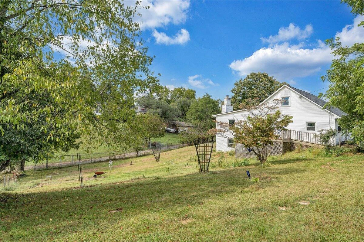 2410 Overlook RD NE - Photo 23