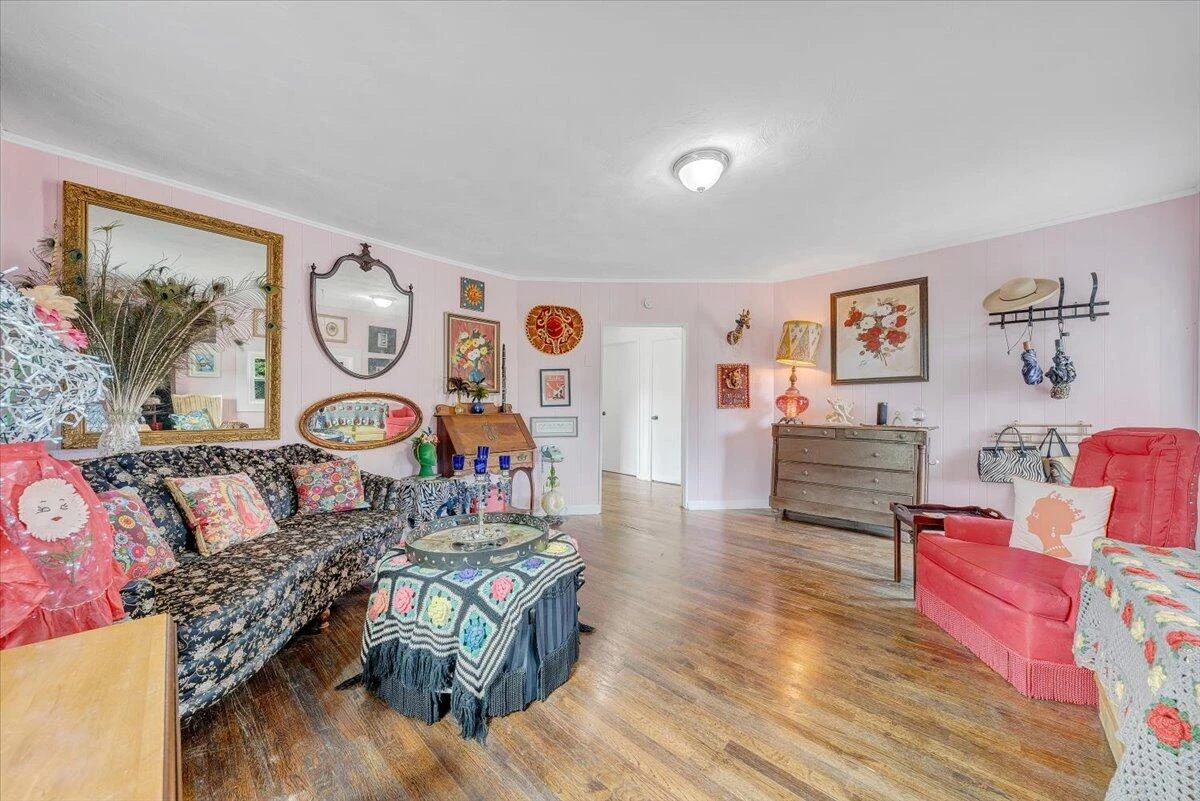 2410 Overlook RD NE - Photo 9