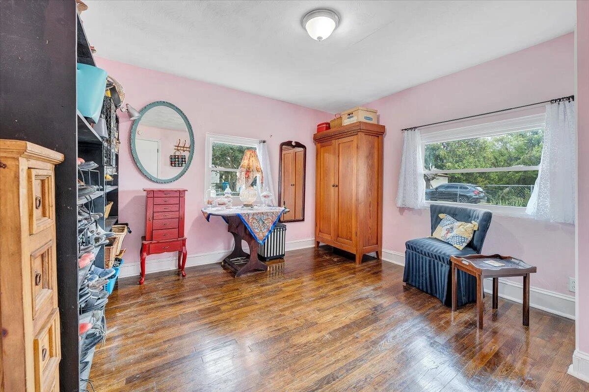 2410 Overlook RD NE - Photo 11