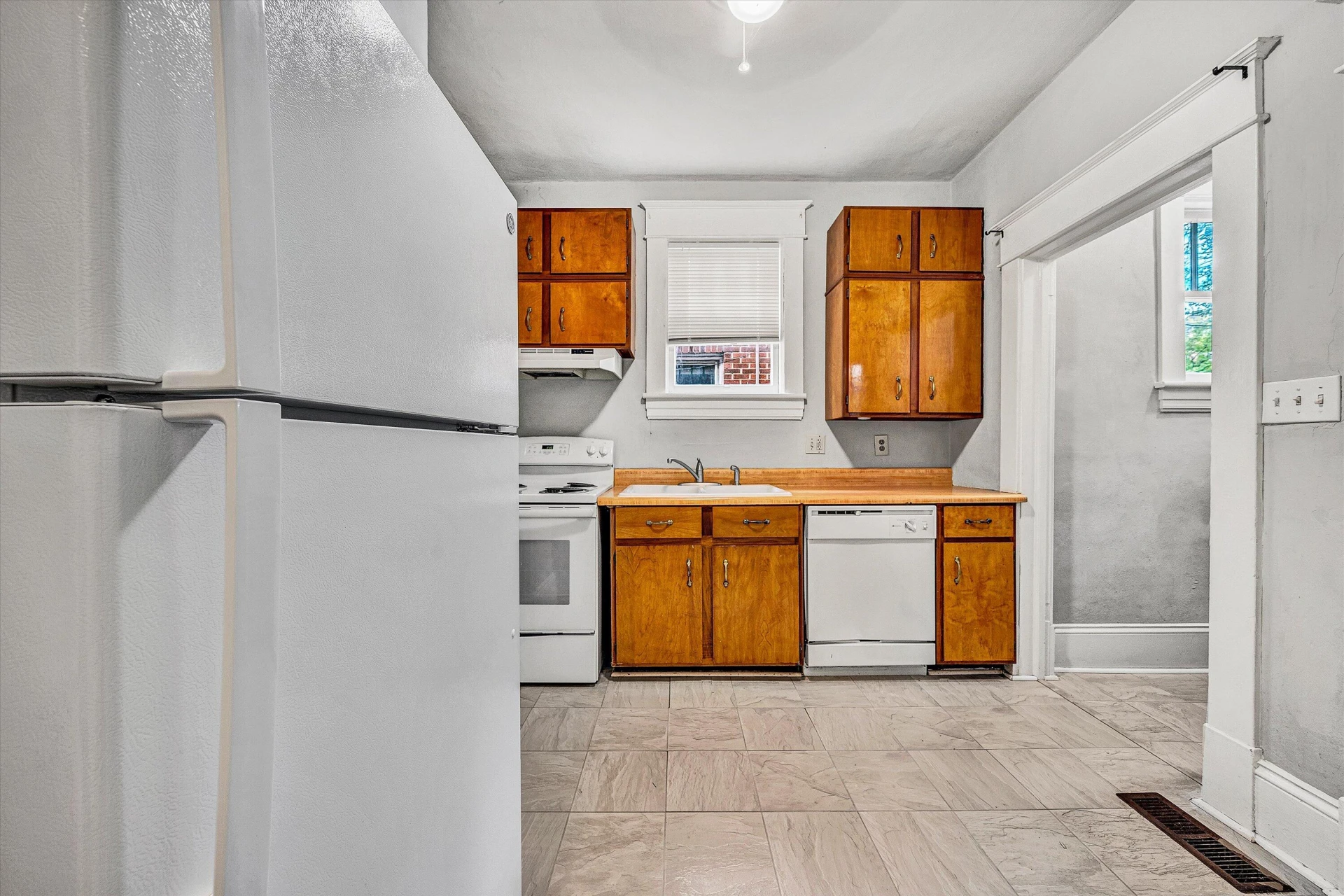 1506 Maple AVE SW - Photo 14