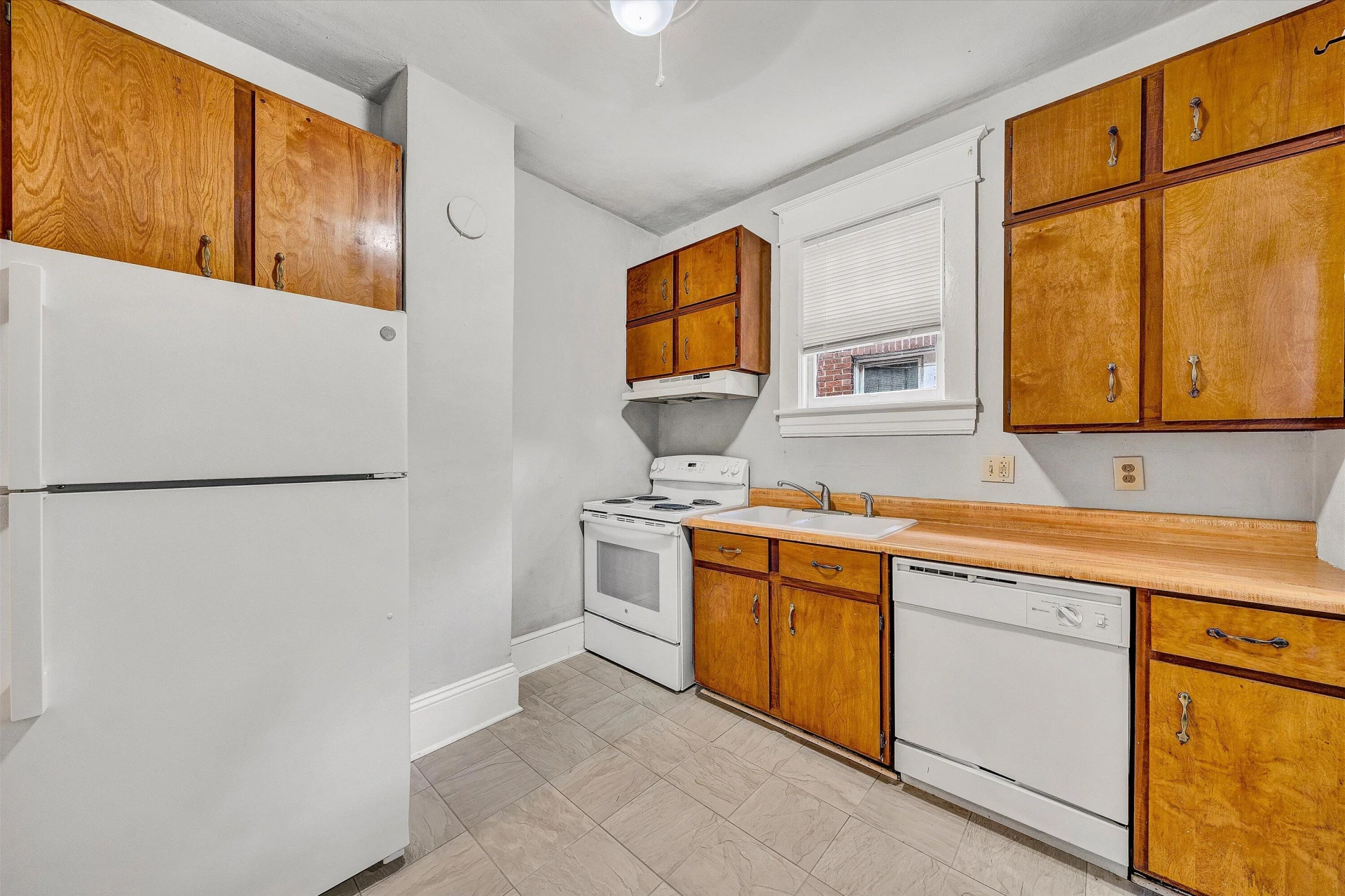 1506 Maple AVE SW - Photo 15