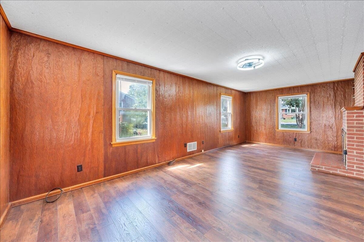 3641 Parkwood DR - Photo 15