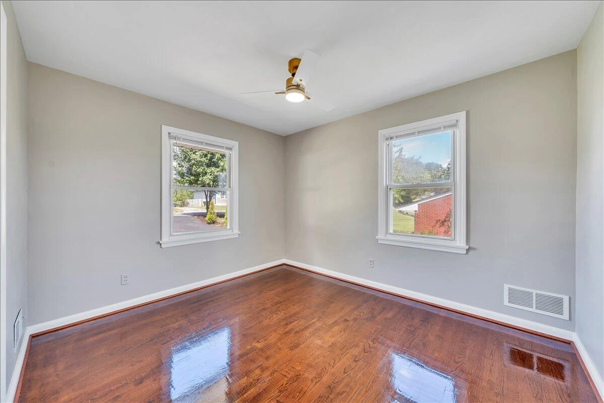3641 Parkwood DR - Photo 18