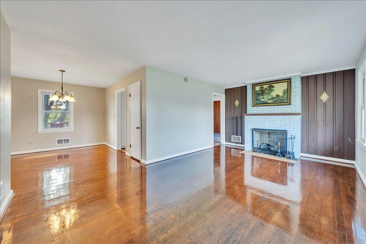 3641 Parkwood DR - Photo 7