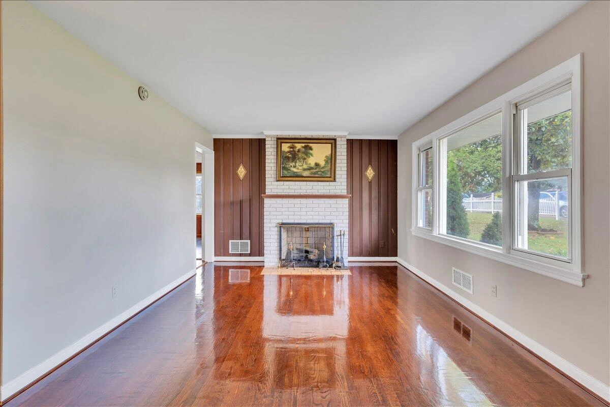 3641 Parkwood DR - Photo 8