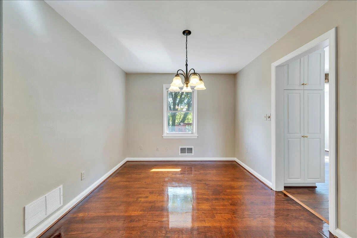 3641 Parkwood DR - Photo 9