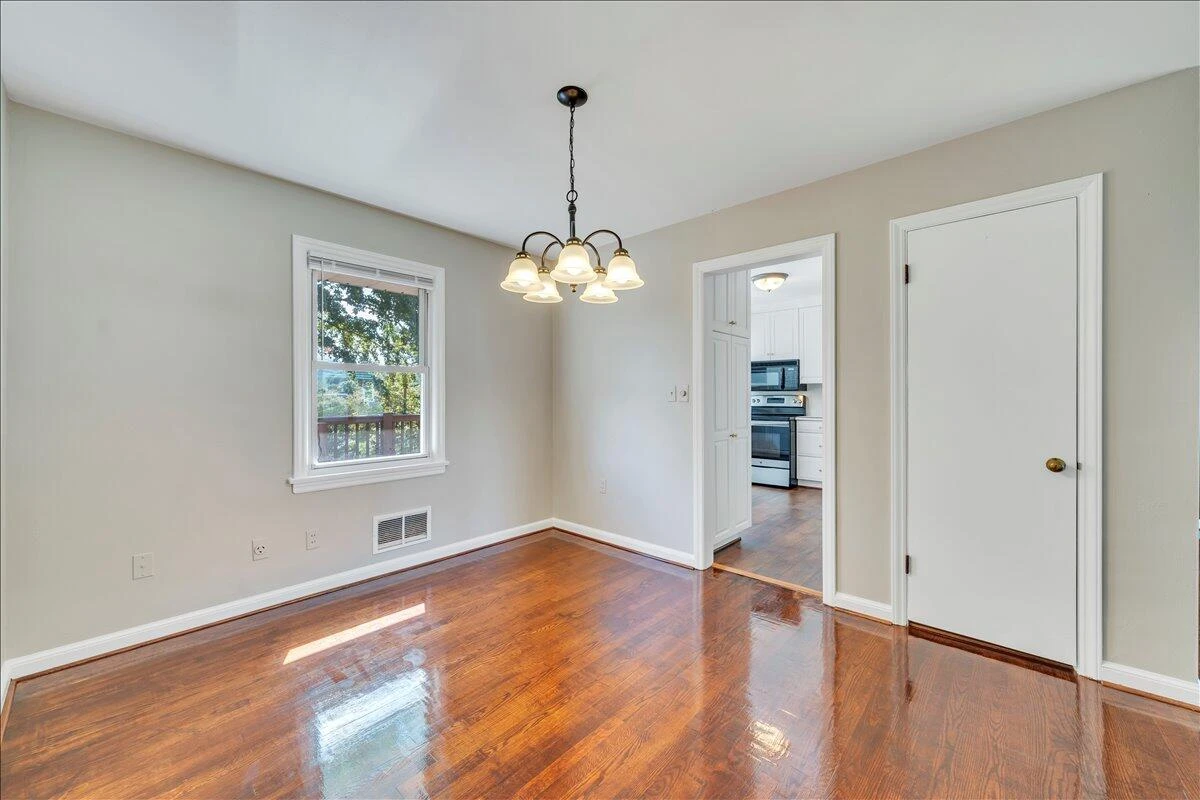 3641 Parkwood DR - Photo 10