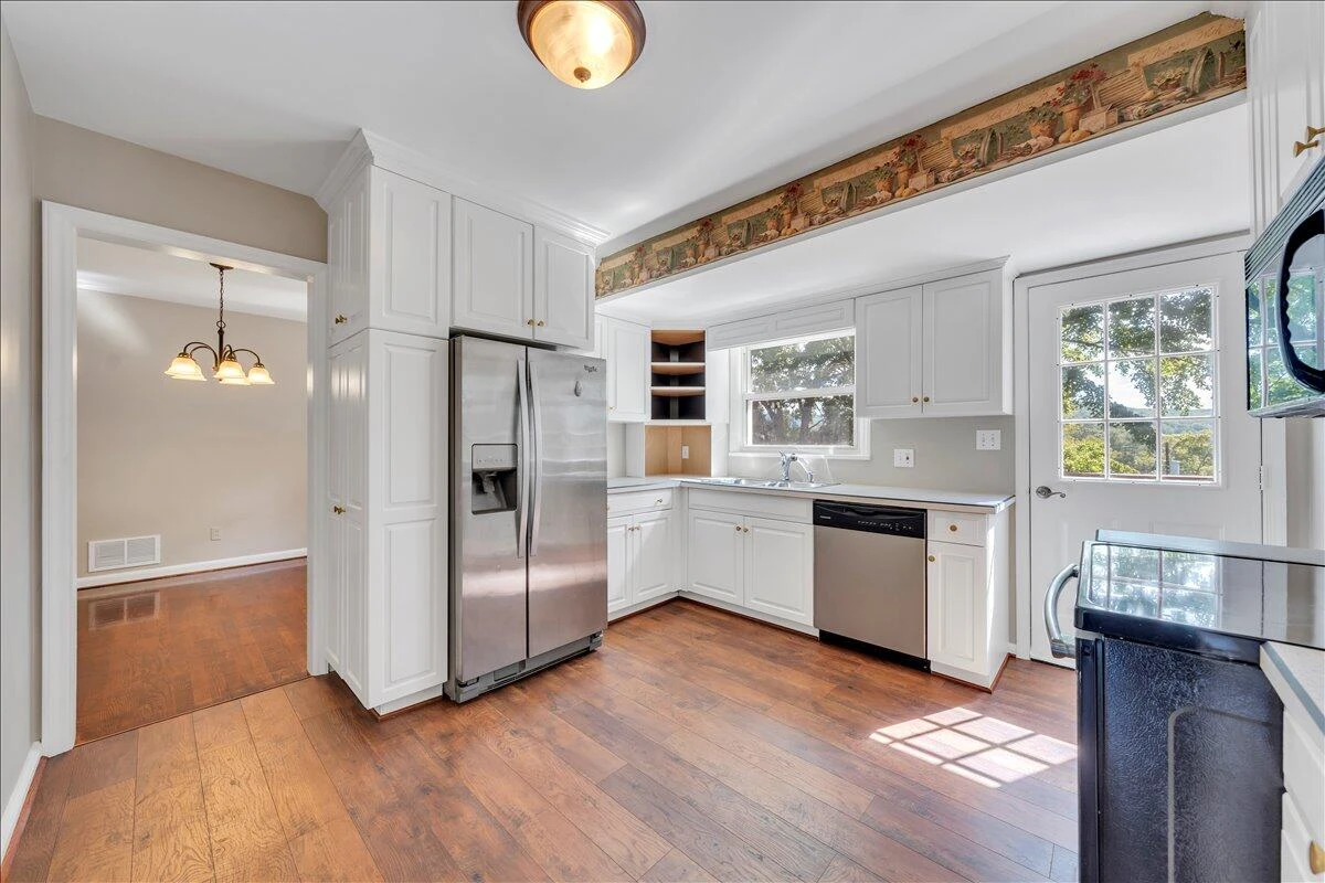 3641 Parkwood DR - Photo 11