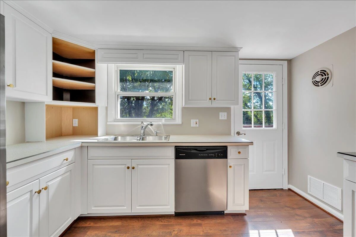 3641 Parkwood DR - Photo 12