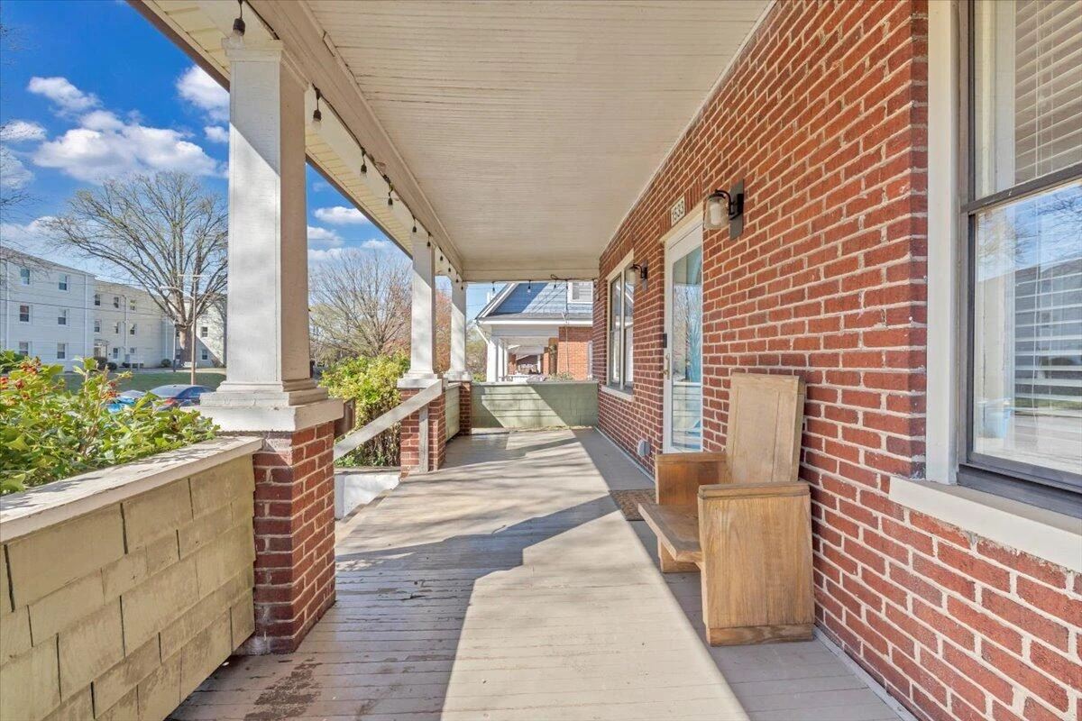 1533 Maiden LN SW - Photo 2