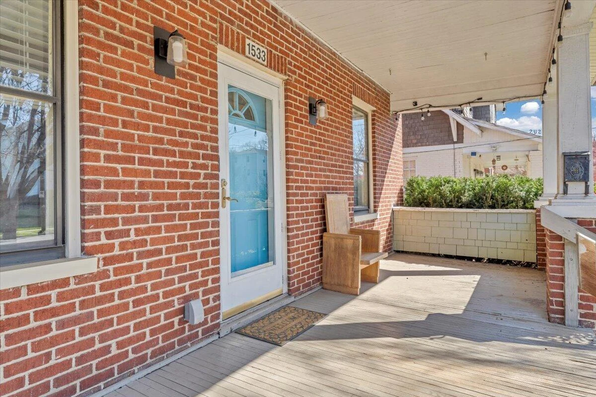 1533 Maiden LN SW - Photo 4