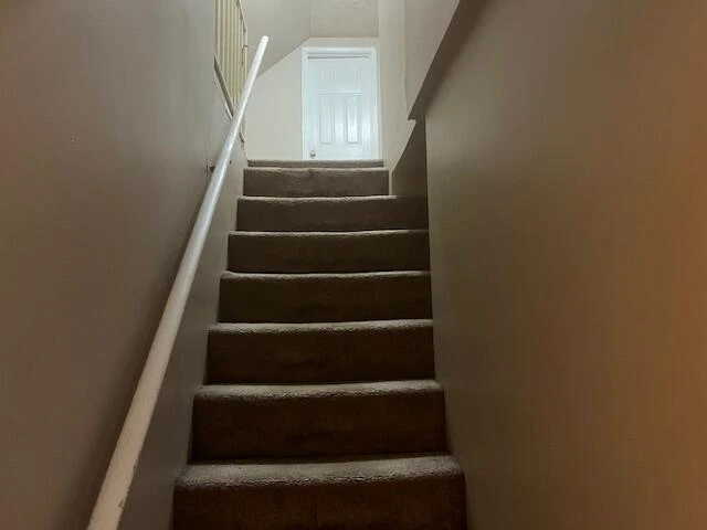 810 Jefferson CIR - Photo 10