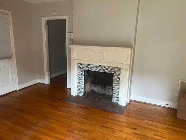 810 Jefferson CIR - Photo 2