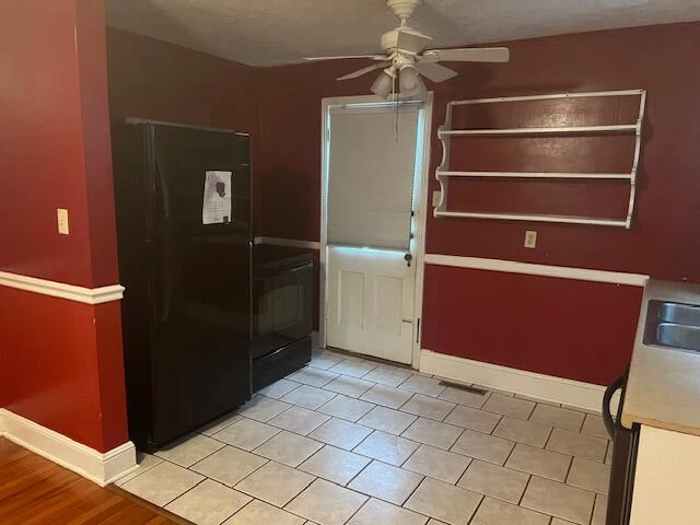 810 Jefferson CIR - Photo 4