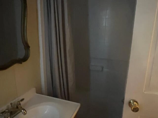 810 Jefferson CIR - Photo 8