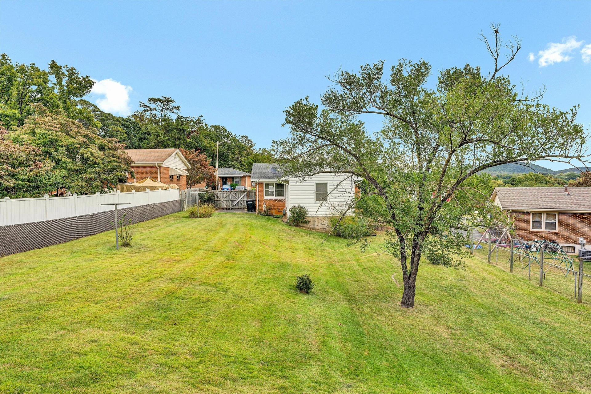 1038 Lauderdale AVE - Photo 13