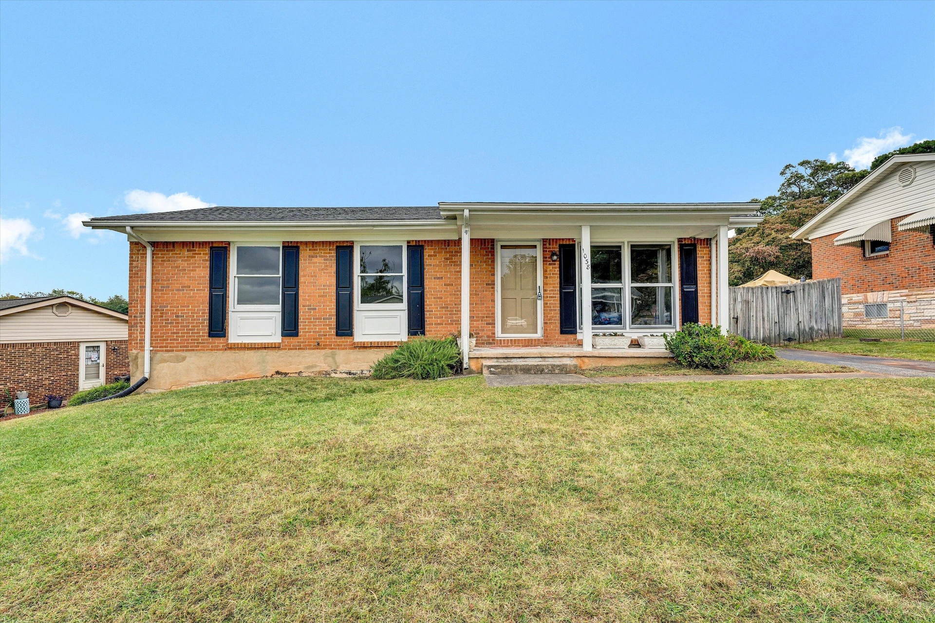 1038 Lauderdale AVE - Photo 2
