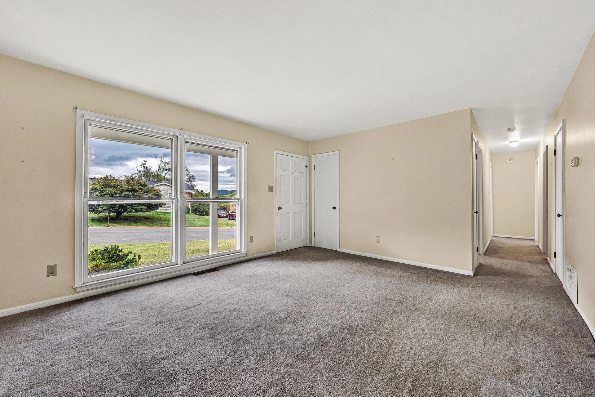 1038 Lauderdale AVE - Photo 3