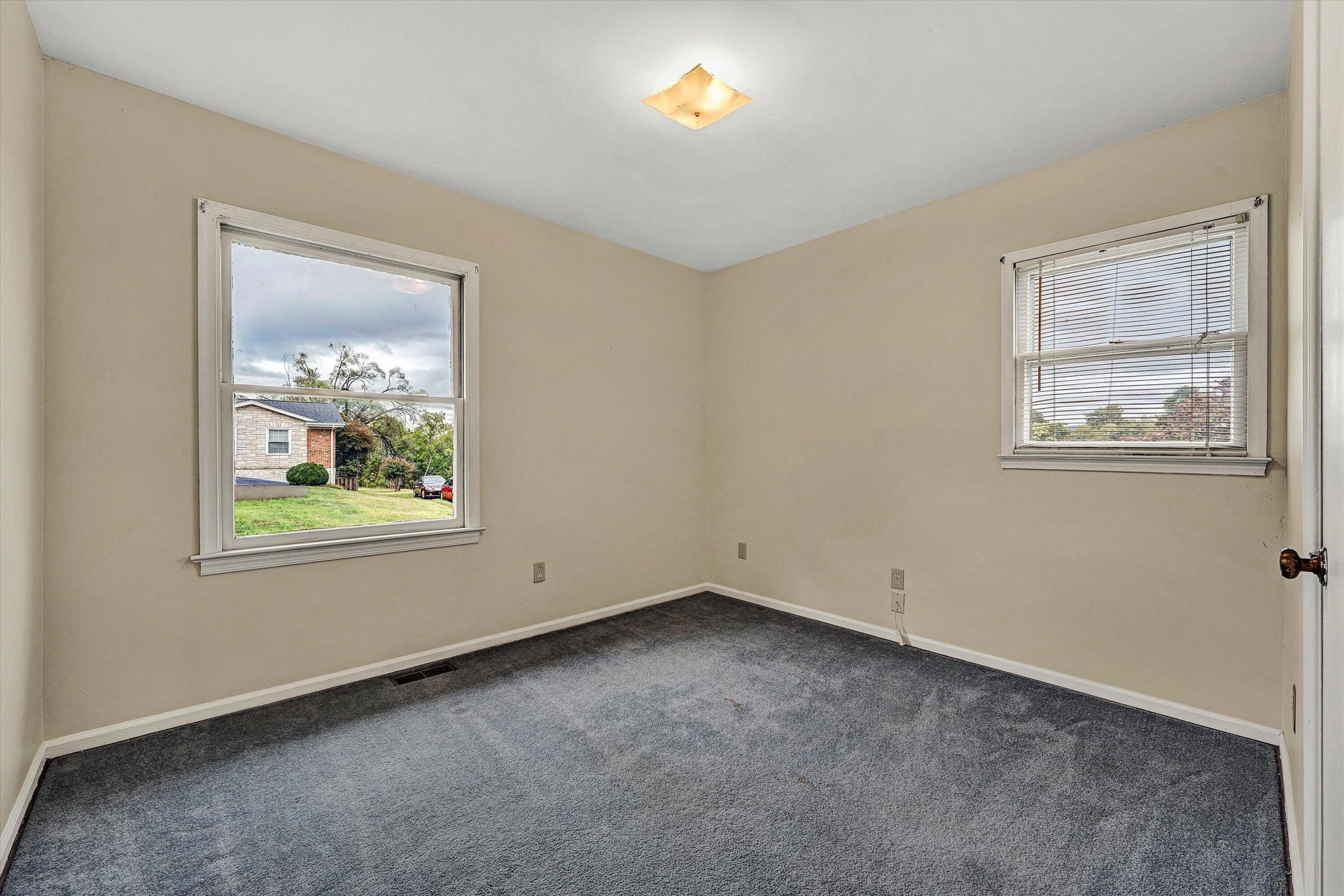 1038 Lauderdale AVE - Photo 9