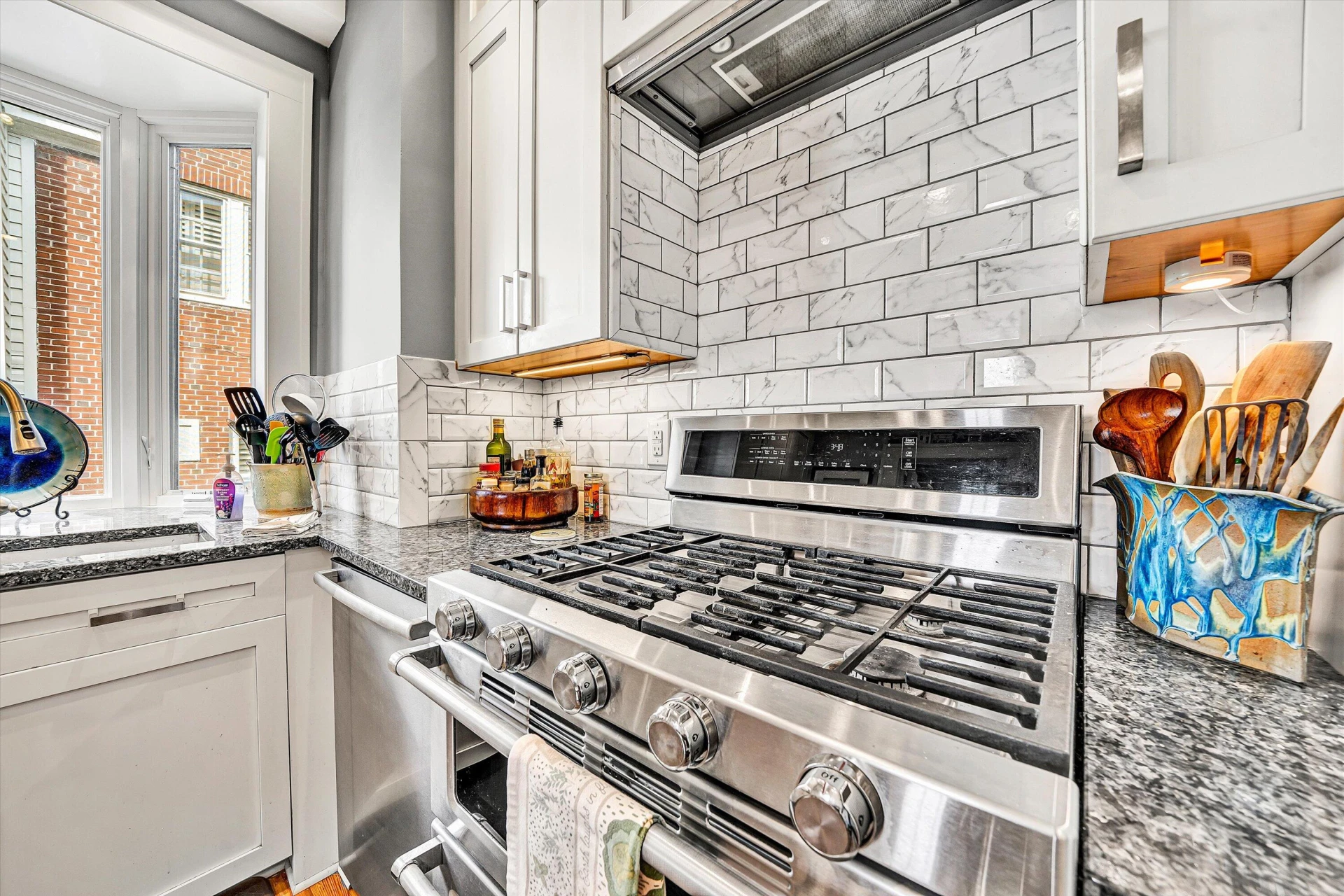 2435 Stanley AVE SE - Photo 16