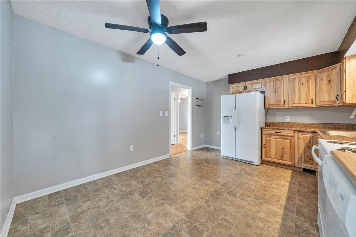 1035 Falling Creek RD - Photo 10