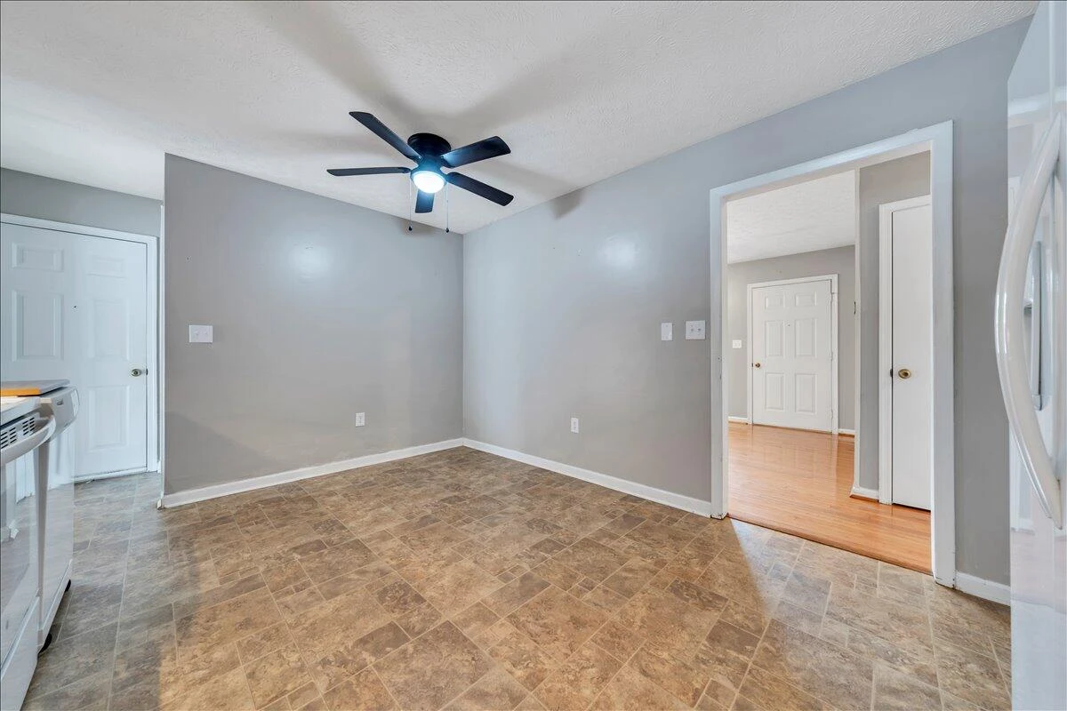 1035 Falling Creek RD - Photo 11