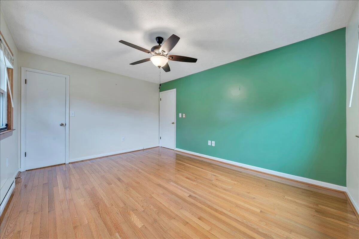 1035 Falling Creek RD - Photo 16