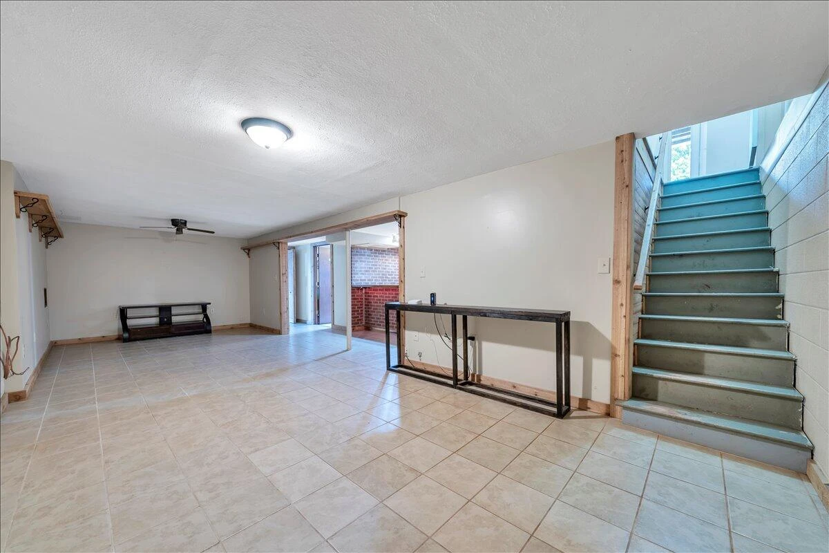 1035 Falling Creek RD - Photo 19
