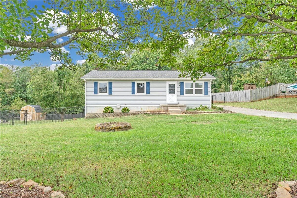1035 Falling Creek RD - Photo 2