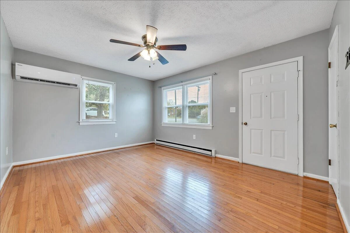 1035 Falling Creek RD - Photo 3
