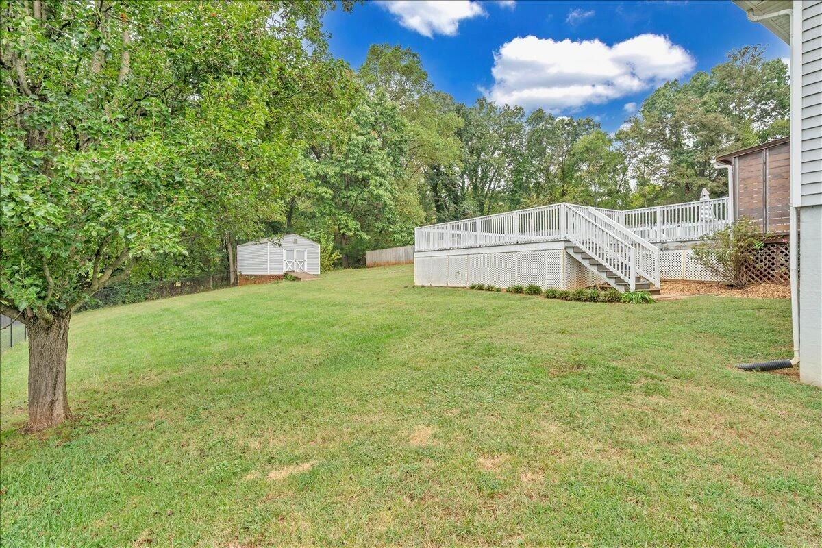 1035 Falling Creek RD - Photo 36