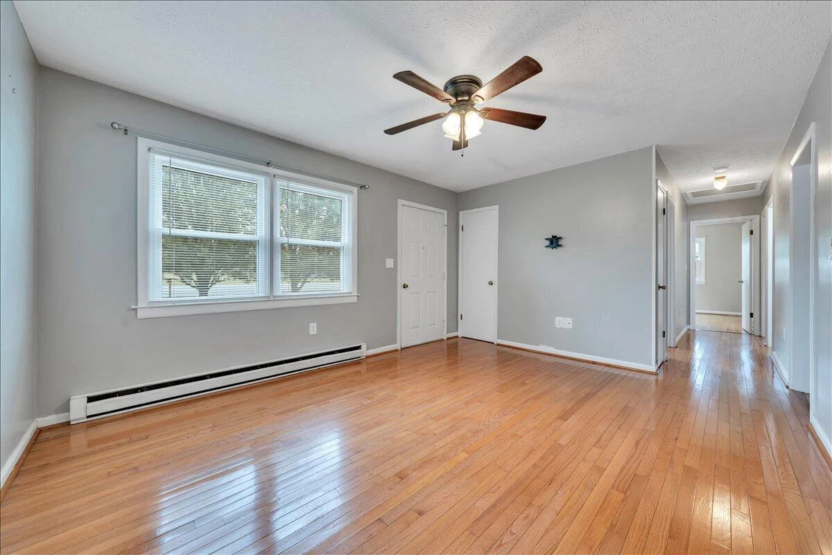 1035 Falling Creek RD - Photo 4