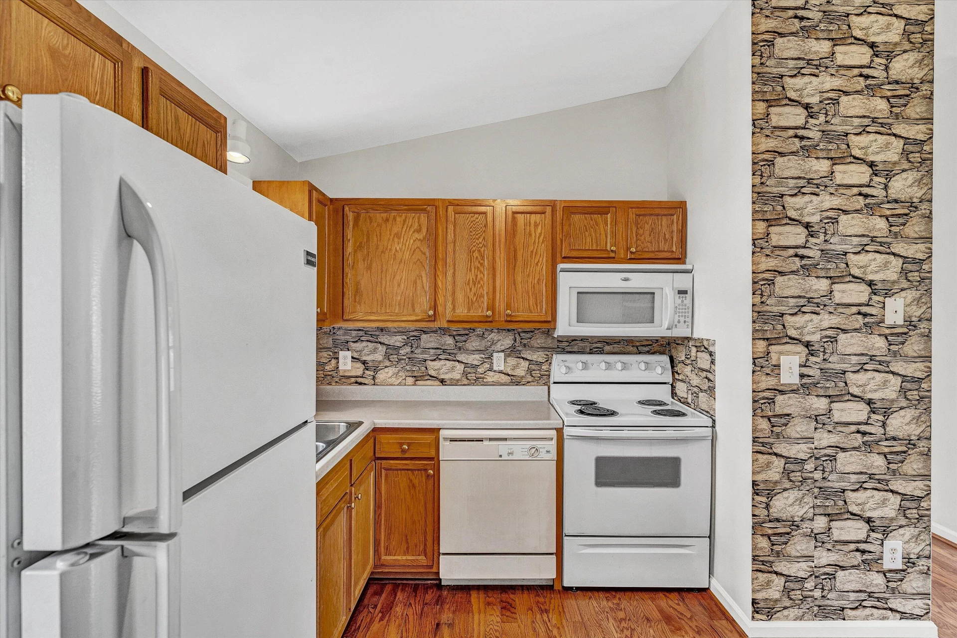 1421 24th ST NE - Photo 4