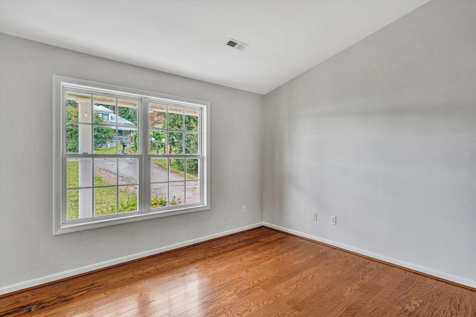 1421 24th ST NE - Photo 5
