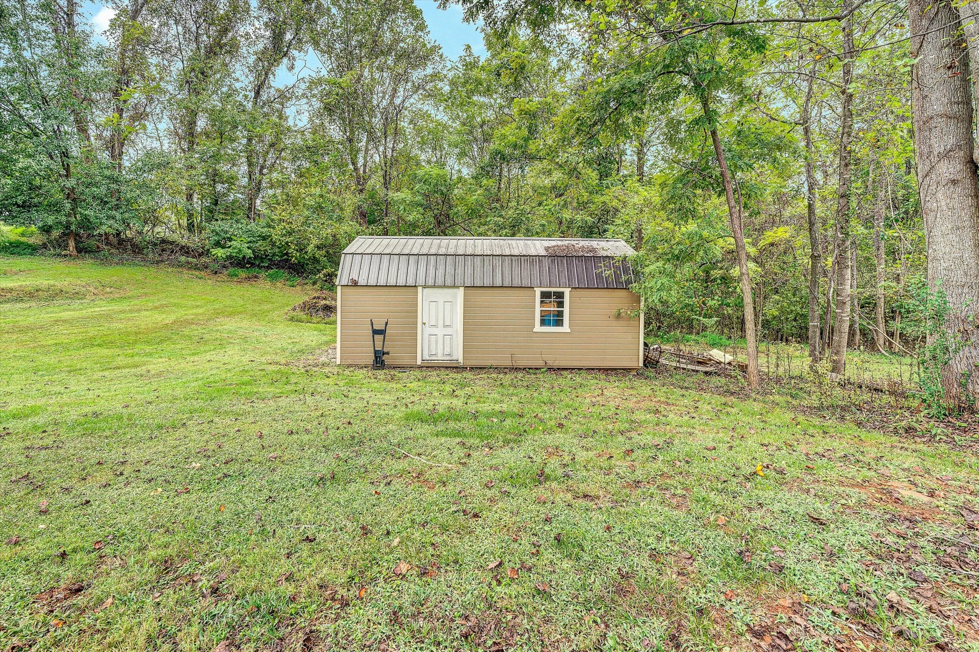 1057 Eaffa LN - Photo 28