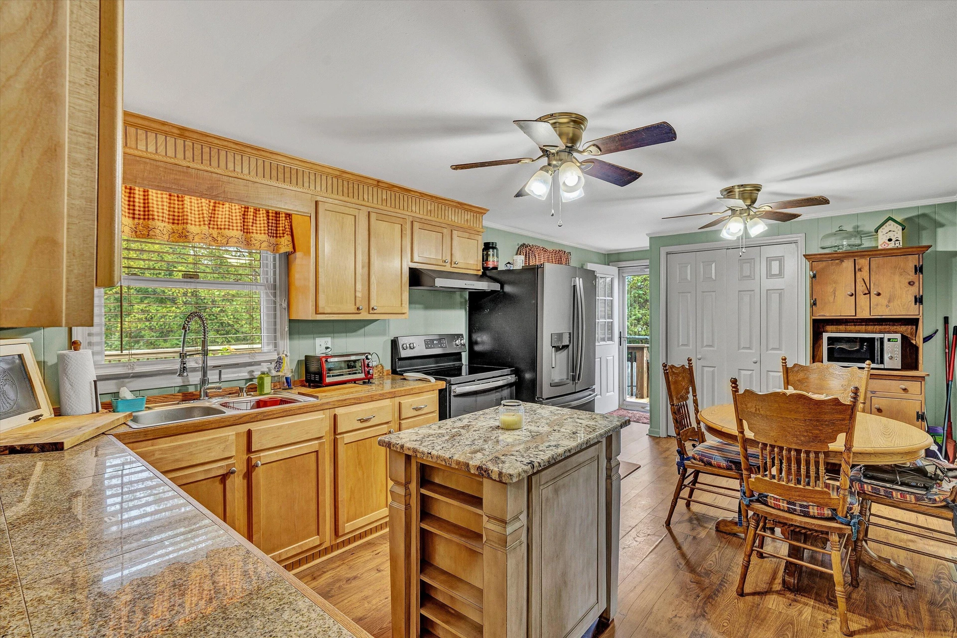 1057 Eaffa LN - Photo 8