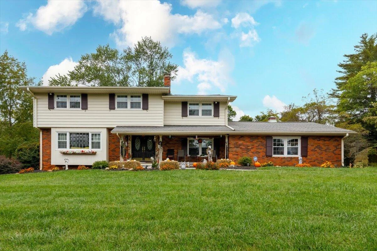 5673 Club LN