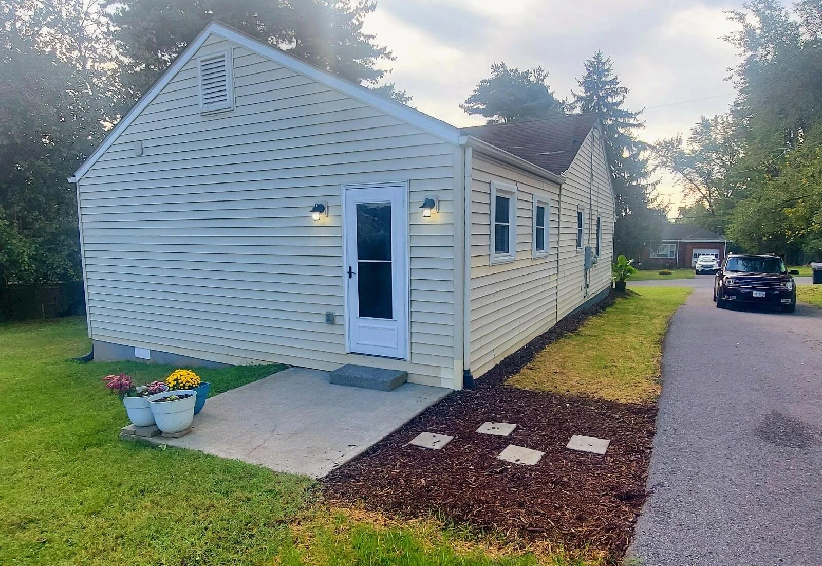 3627 Lilac AVE NW - Photo 3