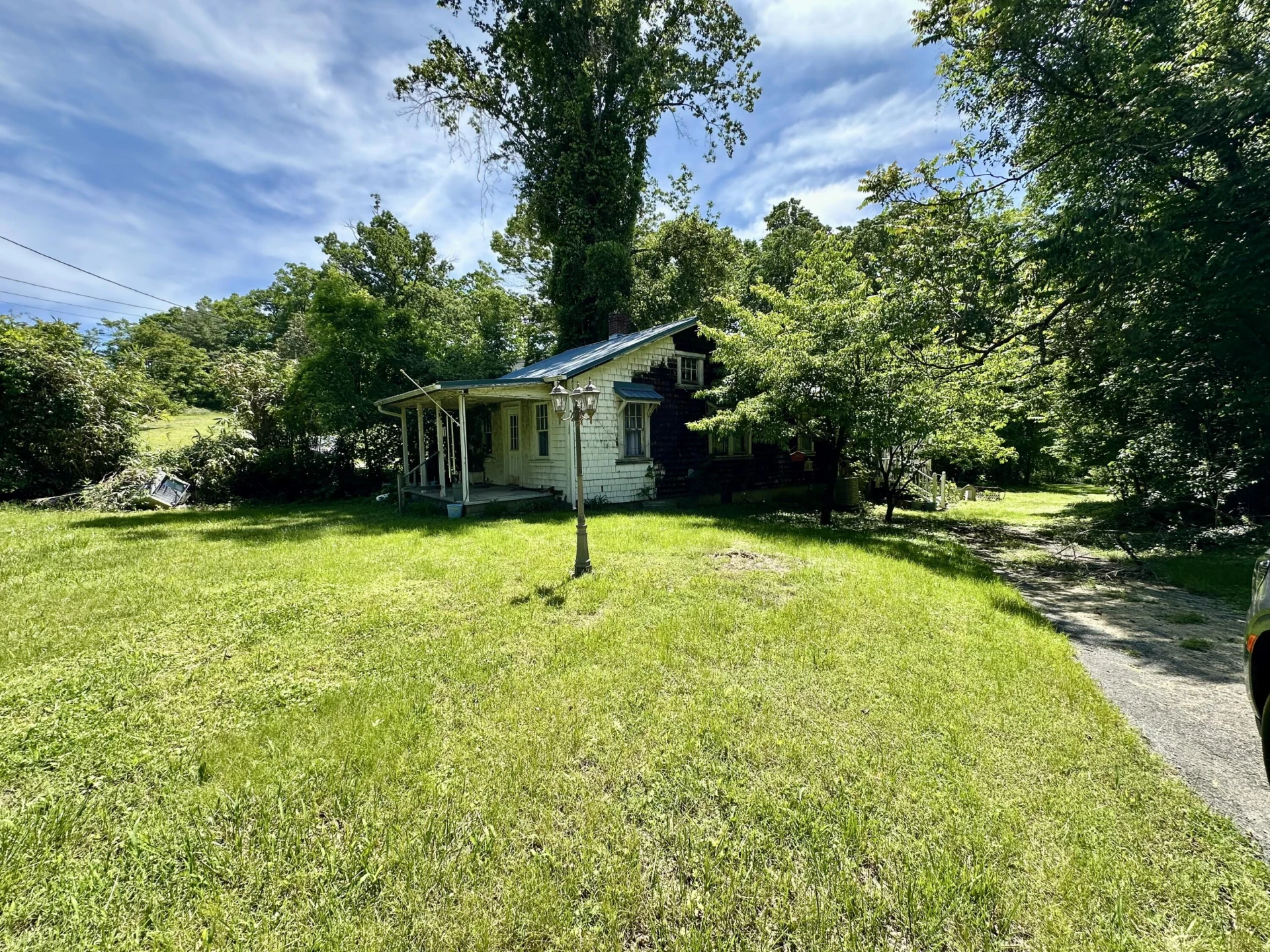 1074 Lynn LN