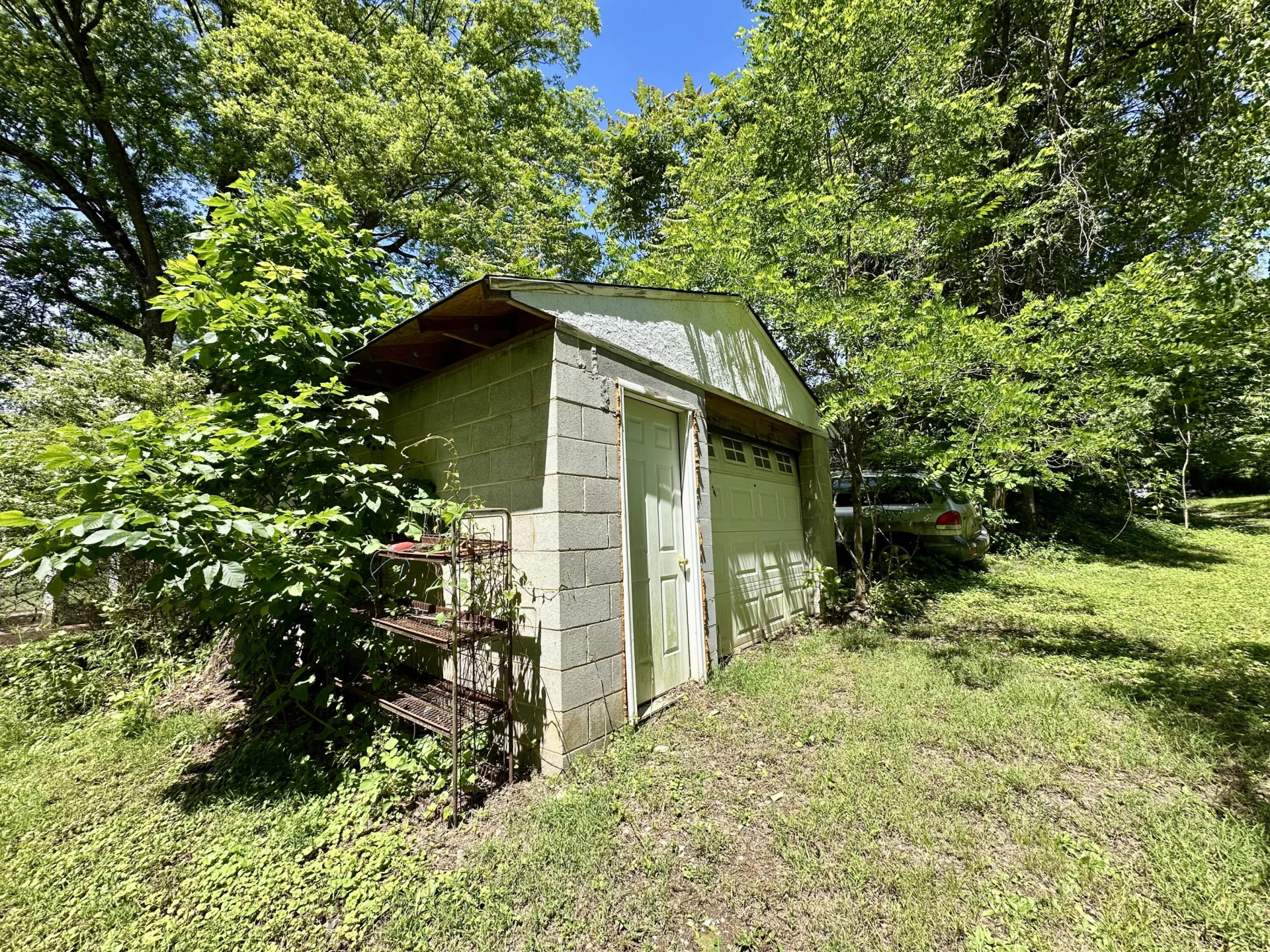 1074 Lynn LN - Photo 3
